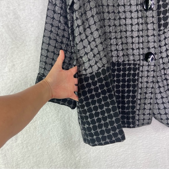 Et Lois artsy bubble colorblock big button top. Size Large - Picture 8 of 11